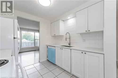 210 Glamis Road Unit# 34, Cambridge, ON - Indoor Photo Showing Kitchen