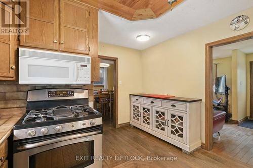 647 Bellaire Street, Peterborough (Otonabee), ON - Indoor Photo Showing Kitchen