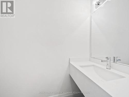 24 Keyzer Drive, Oro-Medonte, ON - Indoor Photo Showing Bathroom