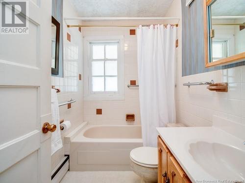 746 Maclaren Avenue, Fredericton, NB - Indoor Photo Showing Bathroom