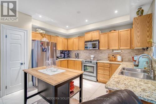 78 Laurier Avenue W, Richmond Hill, ON - Indoor Photo Showing Kitchen With Double Sink