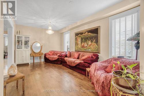 78 Laurier Avenue W, Richmond Hill, ON - Indoor Photo Showing Living Room