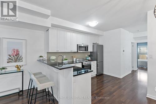 104 - 17 Coneflower Crescent, Toronto (Westminster-Branson), ON - Indoor Photo Showing Kitchen