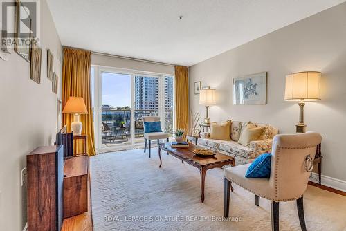 702 - 12 Rean Drive, Toronto (Bayview Village), ON - Indoor Photo Showing Living Room