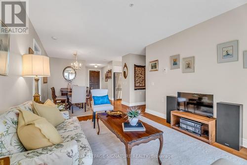 702 - 12 Rean Drive, Toronto (Bayview Village), ON - Indoor Photo Showing Living Room