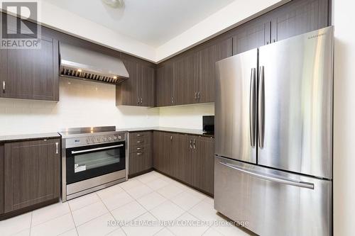 136 Countryman Road, East Gwillimbury, ON - Indoor Photo Showing Kitchen