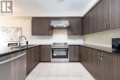 136 Countryman Road, East Gwillimbury, ON - Indoor Photo Showing Kitchen With Double Sink