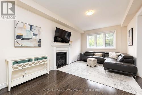 136 Countryman Road, East Gwillimbury (Sharon), ON - Indoor Photo Showing Living Room With Fireplace