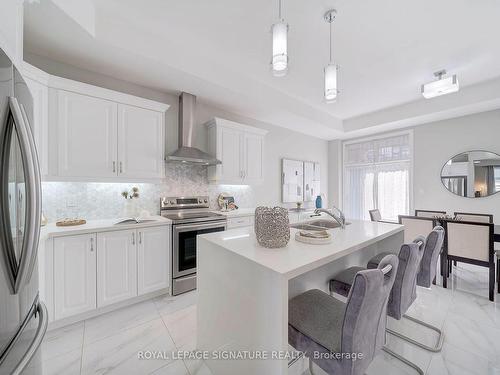 51 Wuhan Lane, Markham, ON - Indoor Photo Showing Kitchen With Upgraded Kitchen