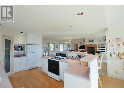 307 Sandpiper Court, Kelowna, BC - Indoor Photo Showing Kitchen