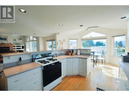 307 Sandpiper Court, Kelowna, BC - Indoor Photo Showing Kitchen With Double Sink