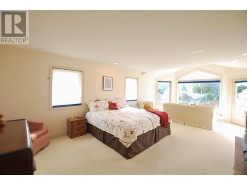 307 Sandpiper Court, Kelowna, BC - Indoor Photo Showing Bedroom