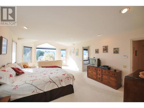 307 Sandpiper Court, Kelowna, BC - Indoor Photo Showing Bedroom