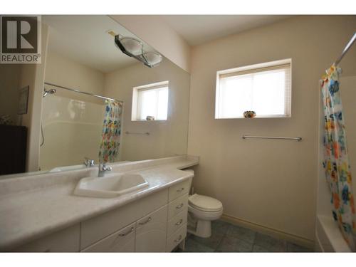 307 Sandpiper Court, Kelowna, BC - Indoor Photo Showing Bathroom