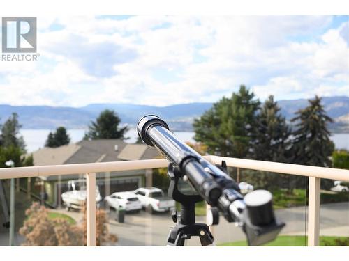 307 Sandpiper Court, Kelowna, BC - Outdoor With View