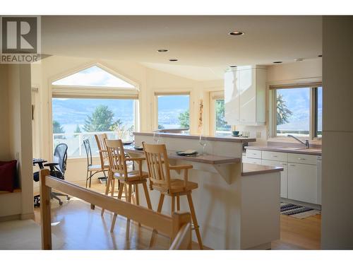 307 Sandpiper Court, Kelowna, BC - Indoor Photo Showing Dining Room