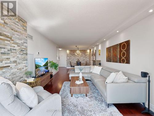 2201 - 299 Mill Road, Toronto (Markland Wood), ON - Indoor Photo Showing Living Room