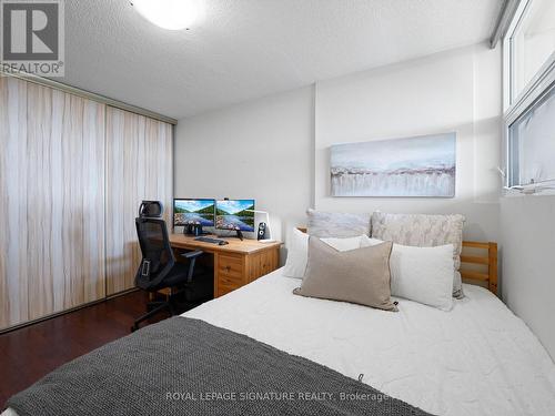 2201 - 299 Mill Road, Toronto (Markland Wood), ON - Indoor Photo Showing Bedroom