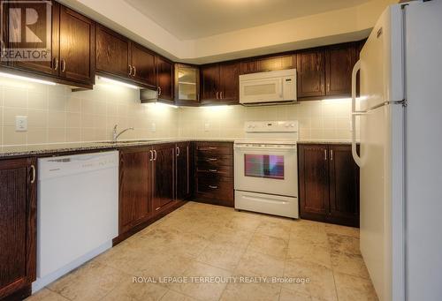 37 - 2441 Greenwich Drive, Oakville (West Oak Trails), ON - Indoor Photo Showing Kitchen