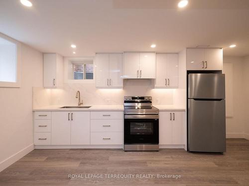 296 Sixteen Mile Dr, Oakville, ON - Indoor Photo Showing Kitchen