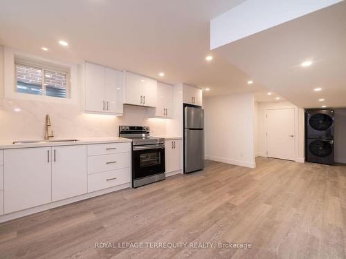 296 Sixteen Mile Dr, Oakville, ON - Indoor Photo Showing Kitchen