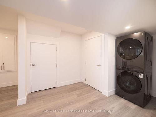 296 Sixteen Mile Dr, Oakville, ON - Indoor Photo Showing Laundry Room