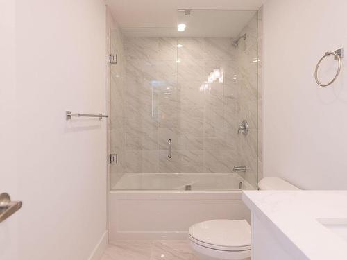 296 Sixteen Mile Dr, Oakville, ON - Indoor Photo Showing Bathroom