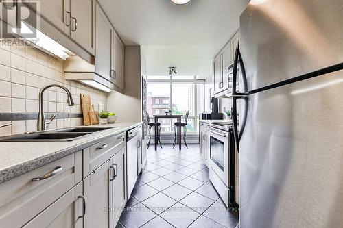 514 - 430 Pearl Street, Burlington, ON - Indoor Photo Showing Kitchen With Double Sink With Upgraded Kitchen