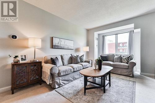 514 - 430 Pearl Street, Burlington (Brant), ON - Indoor Photo Showing Living Room