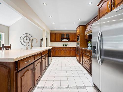 832 Boston Mills Rd, Caledon, ON - Indoor Photo Showing Kitchen