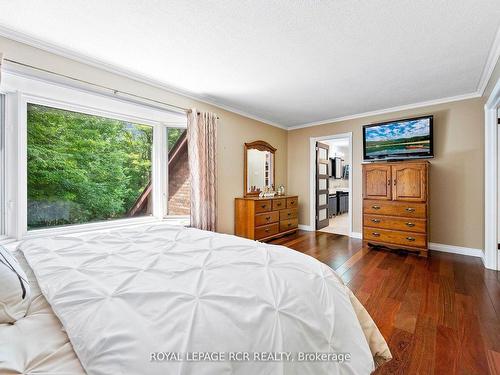 832 Boston Mills Rd, Caledon, ON - Indoor Photo Showing Bedroom