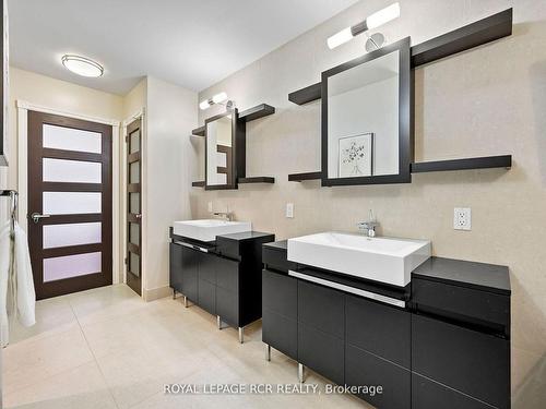 832 Boston Mills Rd, Caledon, ON - Indoor Photo Showing Bathroom