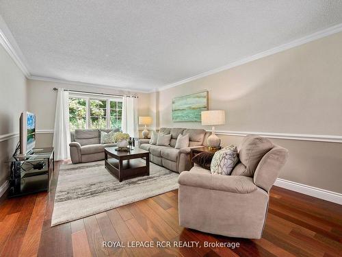 832 Boston Mills Rd, Caledon, ON - Indoor Photo Showing Living Room