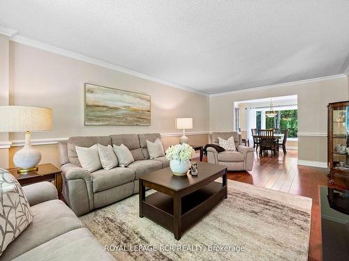 832 Boston Mills Rd, Caledon, ON - Indoor Photo Showing Living Room