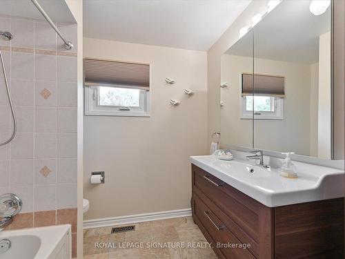 4128 Powderhorn Cres, Mississauga, ON - Indoor Photo Showing Bathroom