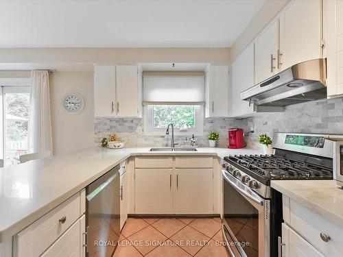 4128 Powderhorn Cres, Mississauga, ON - Indoor Photo Showing Kitchen With Double Sink