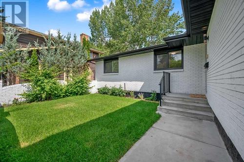 9828 19 Street Sw, Calgary, AB - Outdoor With Exterior