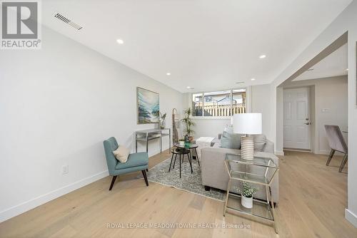 402 Pinetree Crescent, Cambridge, ON - Indoor Photo Showing Living Room