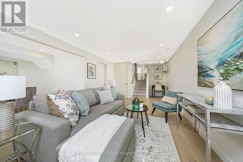 402 Pinetree Crescent, Cambridge, ON - Indoor Photo Showing Living Room