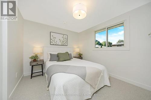 402 Pinetree Crescent, Cambridge, ON - Indoor Photo Showing Bedroom