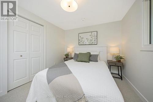 402 Pinetree Crescent, Cambridge, ON - Indoor Photo Showing Bedroom