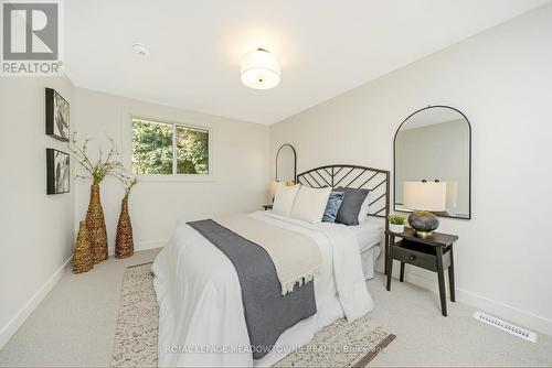 402 Pinetree Crescent, Cambridge, ON - Indoor Photo Showing Bedroom