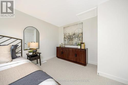 402 Pinetree Crescent, Cambridge, ON - Indoor Photo Showing Bedroom