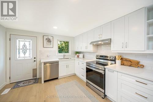 402 Pinetree Crescent, Cambridge, ON - Indoor Photo Showing Kitchen