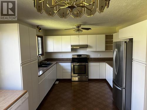 1772 Cypress Road, Quesnel, BC - Indoor Photo Showing Kitchen