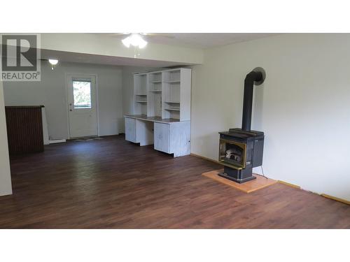 1772 Cypress Road, Quesnel, BC - Indoor Photo Showing Living Room With Fireplace