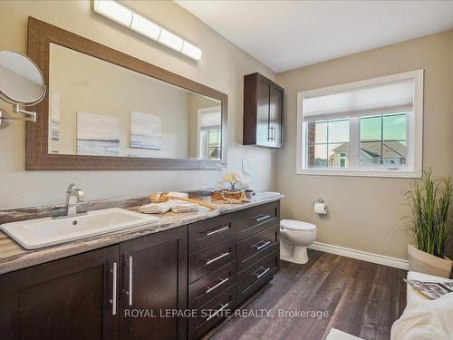 4 Cardiff Lane, Hamilton, ON - Indoor Photo Showing Bathroom