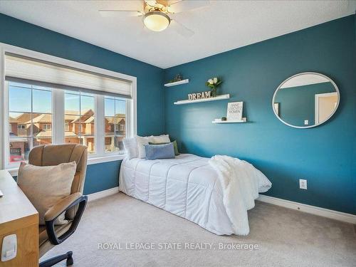 4 Cardiff Lane, Hamilton, ON - Indoor Photo Showing Bedroom