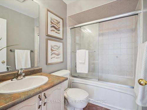 4 Cardiff Lane, Hamilton, ON - Indoor Photo Showing Bathroom