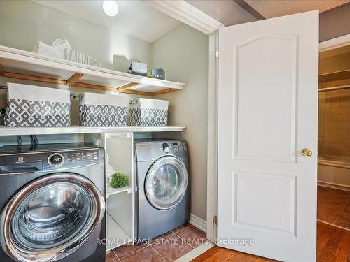 4 Cardiff Lane, Hamilton, ON - Indoor Photo Showing Laundry Room